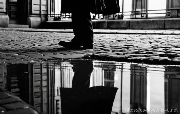 타이타닉 생존자의 의문사 - **Prompt:** A solemn, elderly woman, a survivor of the Titanic, sits alone in a dimly lit Victorian-...